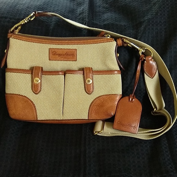 Dooney & Bourke Handbags - Dooney & Bourke crossbody purse